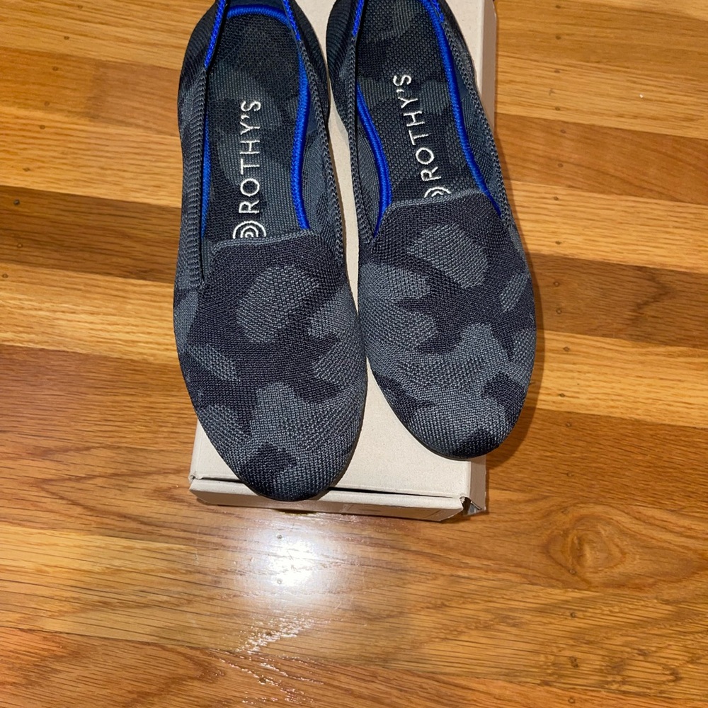 Limited edition in-store exclusive Rothy’s grey camo loafer, size 7.5
